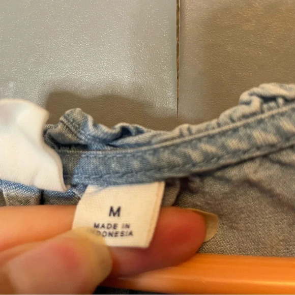 Gap denim vneck sleeveless tank top women’s size medium - Picture 5 of 9